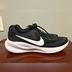 Nike Black and White Running Sneakers